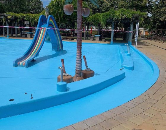 Harkányi Gyógyfürdő gyermekmedence: Coror Klórkaucsuk