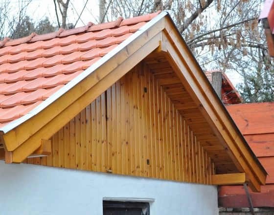 Factor “2 in 1” Színezett Alapozó És Vastaglazúr, tölgy színben, 1 rétegben. Fedés: Factor Vastaglazúr, kőris színben, 2 rétegben.