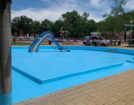 Harkányi Gyógyfürdő gyermekmedence: Coror Klórkaucsuk